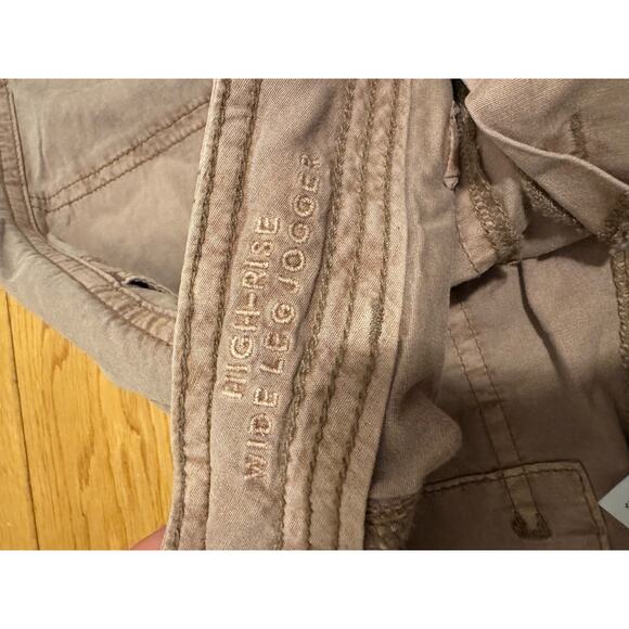 NWT AE HIGH-WAISTED CONVERTIBLE BAGGY CARGO JOGGER size 000 - Picture 16 of 16